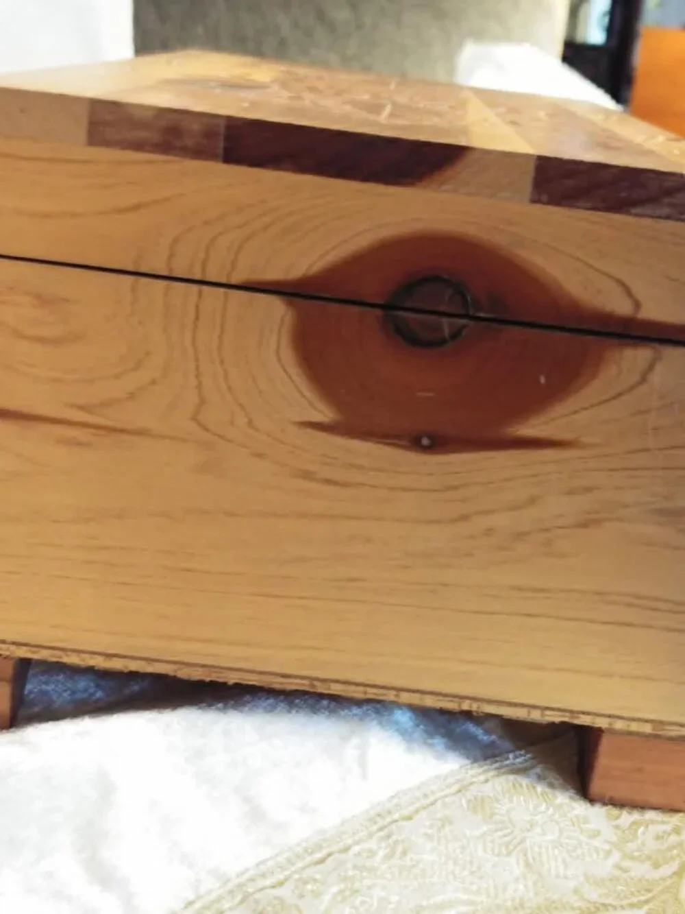 Beautiful Knotty Pine Etched Vintage Handcrafted Jewelry Keepsake Treasure Box